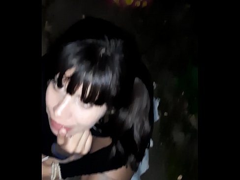 ❤️ في الشارع منتفخ القضيب مقابل الحلوى الفيديو الشرجي